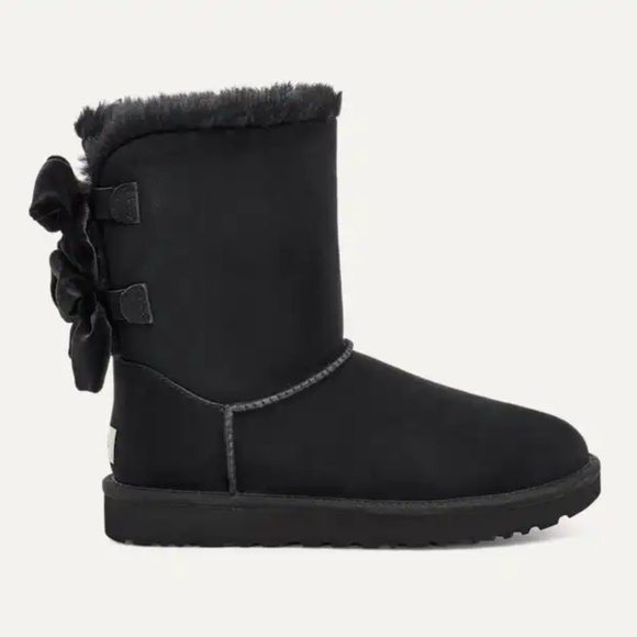 Uggs Women's Black Bailey Bow Velvet Ribbon In Size 7 New - Picture 1 of 9